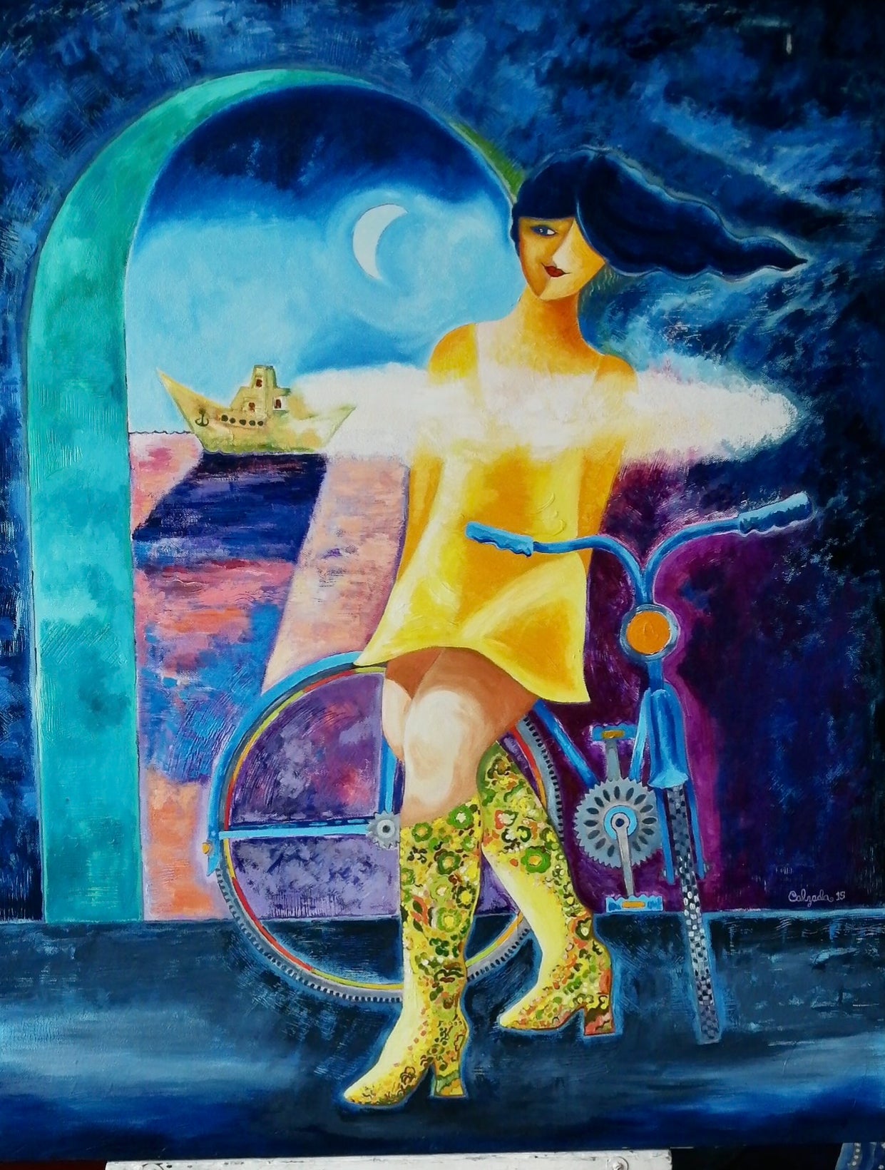 Mujer En Amarillos Con Bicicleta en el Malecón